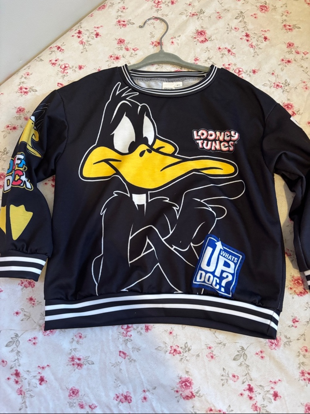 SHEIN Black Daffy Duck Looney Tunes Kids Sweatshirt with Yellow Accent